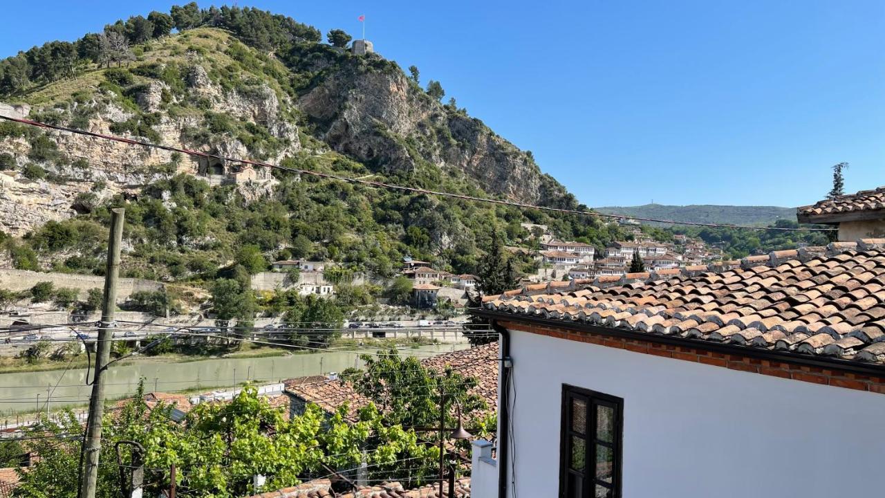 Ana Rest House Hostel Berat Bagian luar foto