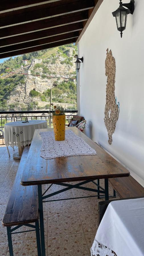 Ana Rest House Hostel Berat Bagian luar foto