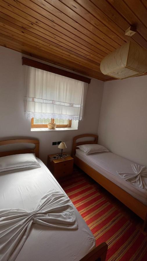 Ana Rest House Hostel Berat Bagian luar foto