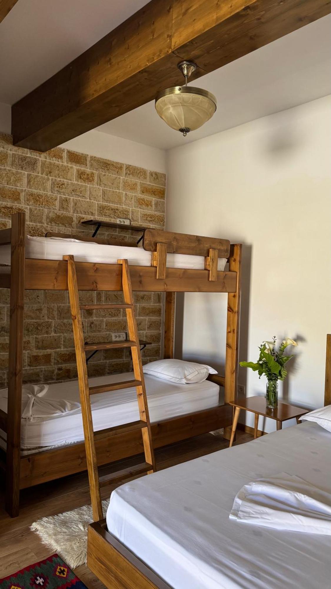 Ana Rest House Hostel Berat Bagian luar foto