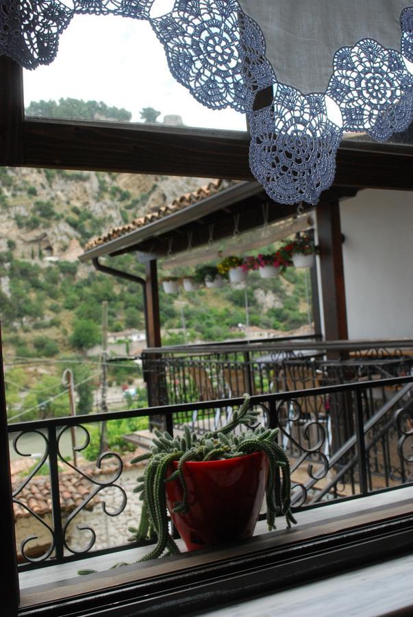Ana Rest House Hostel Berat Bagian luar foto